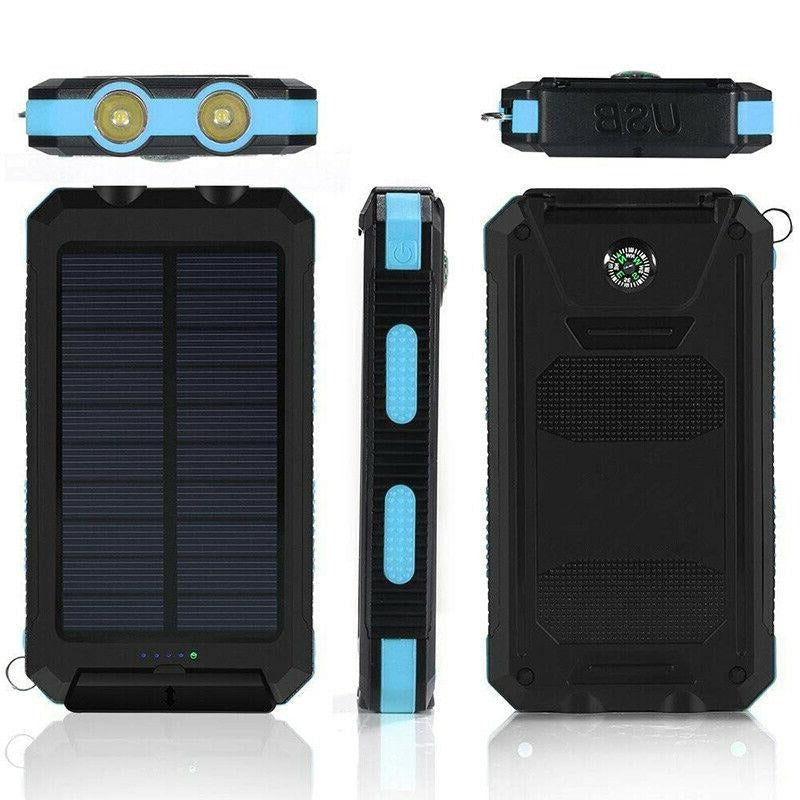 Solar-Powerbank mit 2 USB-Ausgängen und LED-Taschenlampe für Outdoor und Reisen – IP44, Ladeanzeige, ca. 13,7 × 7,5 × 2 cm, 4 Farben