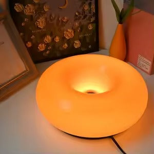 Donut LED-Lampe mit Touch-Bedienung als Tischleuchte für Schlafzimmer, Wohnzimmer und Schreibtisch – runde Form, Orange oder Weiß