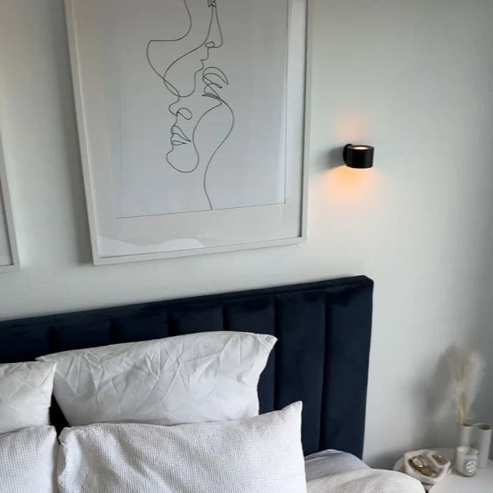 LED-Wandleuchte mit Akku für Schlafzimmer, Flur und Treppe – kabellos montierbar, in Schwarz, Weiß und Holzoptik