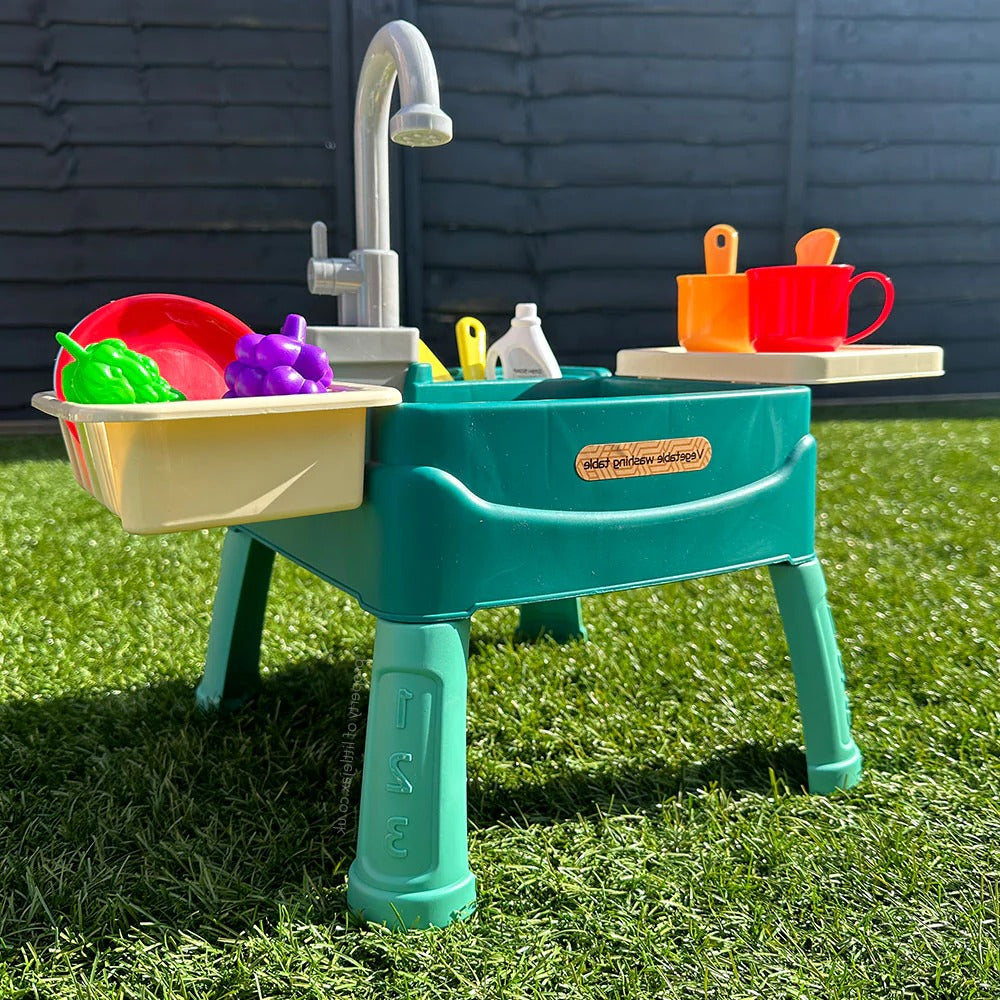 Spielwaschbecken für Kinder mit Wasserkreislauf für drinnen und draußen – 44 × 29 × 37 cm, 19 Zubehörteile, abnehmbare Beine, Blau oder Rot