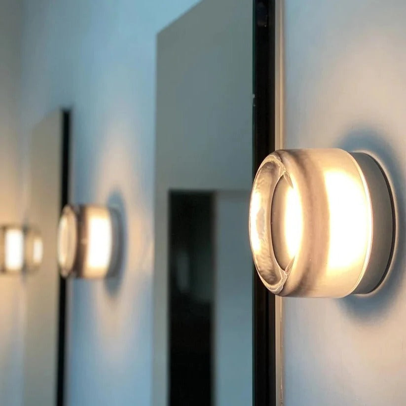 Runde LED-Wandleuchte mit dickem Glaskörper für Flur, Schlafzimmer und Wohnzimmer – Mulde in der Mitte, 3 Glasfarben, warmweiß oder 3 Lichtfarben