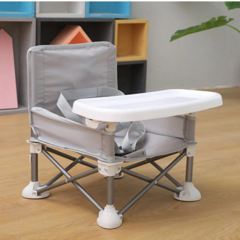 Klappbarer Kindersitz mit Esstablett und Sicherheitsgurt für Camping, Garten und Picknick – tragbarer Kleinkindstuhl mit Faltgestell, Grau oder Rosa