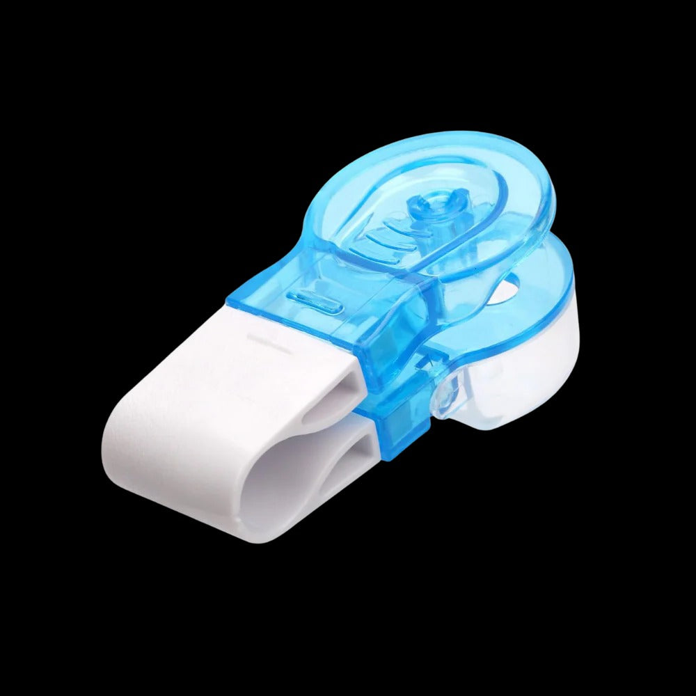 Tablettenausdrücker mit Auffangschale für Blisterpackungen zu Hause und unterwegs – Taschenformat, transparente Schale, Blau und Weiß