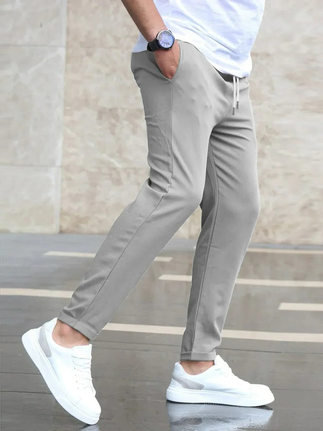 Schmal zulaufende Herren-Stretchhose mit Kordelzug am Bund und Taschen für Alltag, Büro und Abend – knitterarm, S bis 2XL, 5 Farben