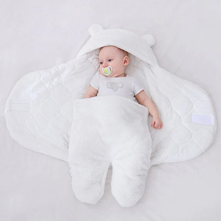 Baby-Pucksack mit Bärenohren-Kapuze für Kuschelzeit und Nacht – flauschige Einschlagdecke mit Klettverschluss, 60 × 40 bis 78 × 45 cm, 6 Farben