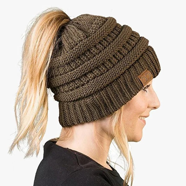 Damen-Beanie mit Zopfloch für Pferdeschwanz und Messy Bun für kalte Tage und Sport – Rippstrick aus Acryl, ca. 20 × 23 cm, 10 Farben