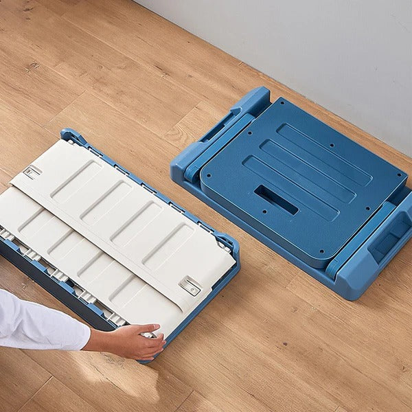 Faltbare Aufbewahrungsbox mit Sitz und ausziehbarem Griff für Camping, Reisen und Feiern – 58 Liter, 59 × 35 × 33 cm, Kunststoff, Weiß-Blau