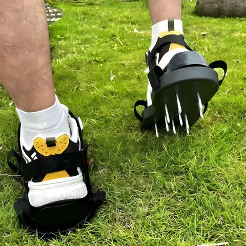 Rasenbelüfter-Schuhe mit Spikes zum Unterschnallen für Rasen und Garten – verstellbare Riemen, Einheitsgröße
