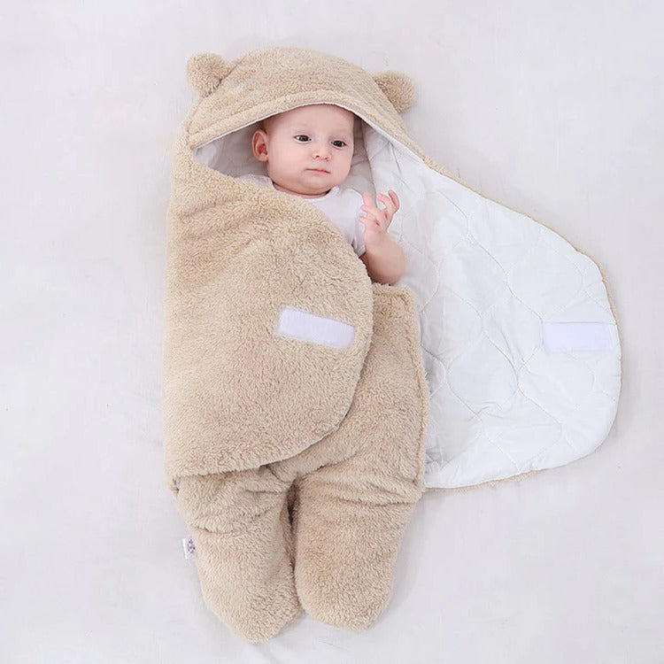 Baby-Pucksack mit Bärenohren-Kapuze für Kuschelzeit und Nacht – flauschige Einschlagdecke mit Klettverschluss, 60 × 40 bis 78 × 45 cm, 6 Farben