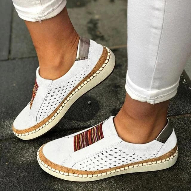 Atmungsaktiver Damen-Slip-on-Sneaker mit Lochmuster und elastischem Einsatz für den Alltag – flache Sohle, Gewölbestütze, US 4 bis 10, 5 Farben
