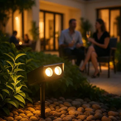 Solar-LED-Strahler mit Zoomlinse für Garten, Rasen und Terrasse – IP65, RGB und Warmweiß 3000 K, bis 12 h Leuchtdauer, Schwarz