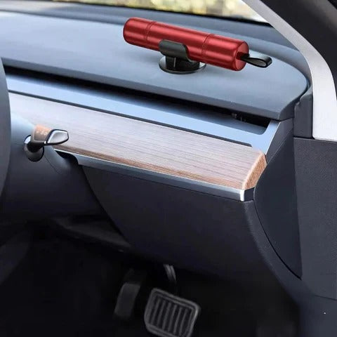 Kompaktes Notfall-Werkzeug fürs Auto für Unfall und Notsituation – griffbereit im Handschuhfach, handlich, in Schwarz und Rot