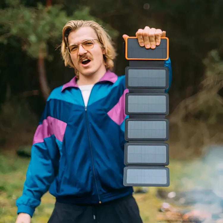 Solar-Powerbank mit 26.800 mAh und vier faltbaren Solarpanels für Reisen und Outdoor – 2 USB-Ausgänge à 2,1 A, LED-Taschenlampe, stoßgeschützt
