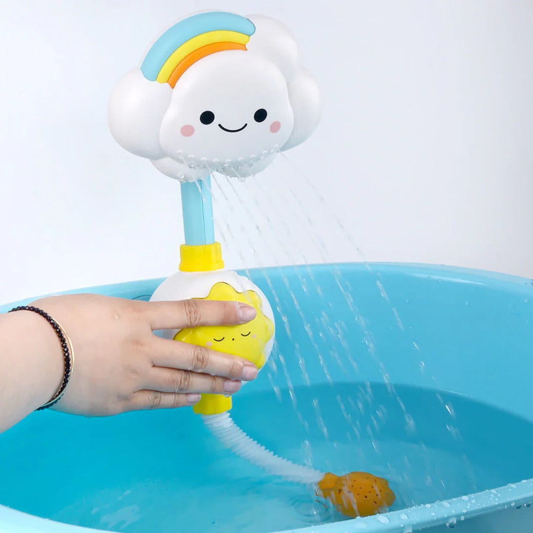 Badespielzeug Wolken-Dusche mit Sonnen-Griff für Babys und Kleinkinder in der Badewanne – Wasserspiel nach dem Ursache-Wirkung-Prinzip, Wolkenform