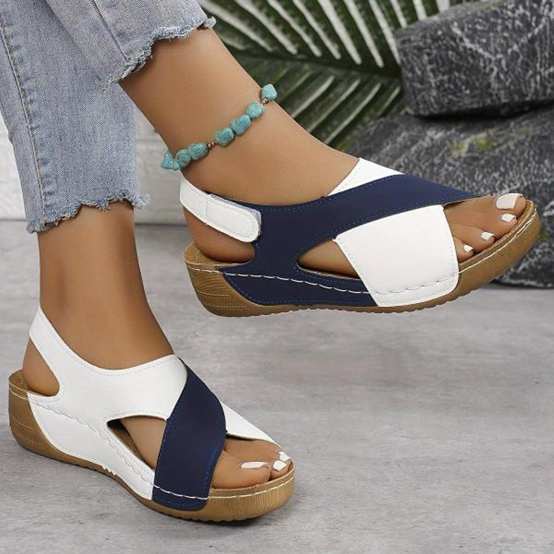 Damen-Sandalen mit Keilabsatz und Fersenriemen mit Klettverschluss für Alltag und Freizeit – überkreuzte Riemen, Absatz 3–5 cm, 4 Farben, US 5–10,5