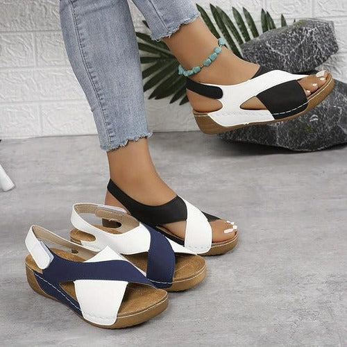 Damen-Sandalen mit Keilabsatz und Fersenriemen mit Klettverschluss für Alltag und Freizeit – überkreuzte Riemen, Absatz 3–5 cm, 4 Farben, US 5–10,5
