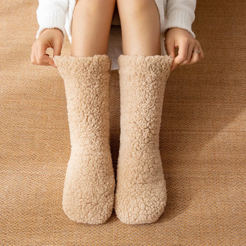 Flauschige Kuschelsocken in Teddy-Plüsch-Optik für Sofa, Homeoffice und kalte Fliesen – weich und warm, in Weiß, Khaki oder Grau