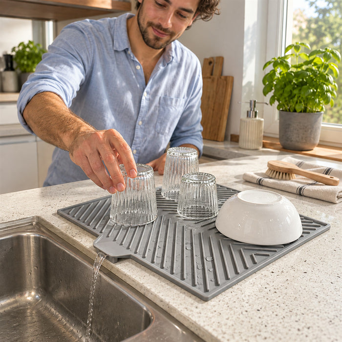 Abtropfmatte aus Silikon für die Arbeitsplatte für Geschirr, Gläser und Töpfe – wasserabweisend, Größe S, M oder L