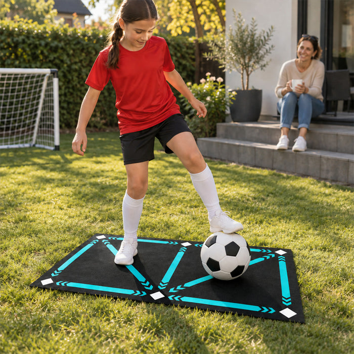 Fußball-Trainingsmatte mit Schrittmuster und Ballband für Ballkontrolle und Dribbling – ca. 90 × 60 cm, Gummi, rutschfest, aufrollbar