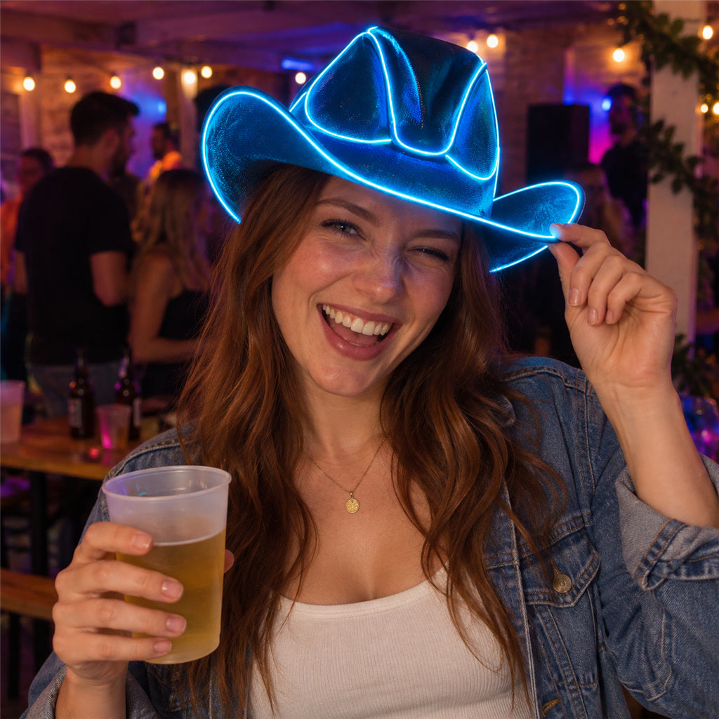 Leuchtender Cowboyhut mit LED-Krempe für Partys, Events und Mottofeiern – 38 × 34 × 14 cm, Einheitsgröße für Erwachsene, Batteriebetrieb, 7 Farben