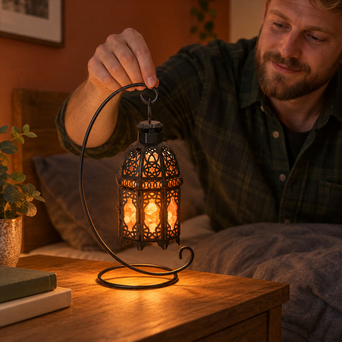 Salzkristall-Laterne mit schwarzem Eisengestell und Hängeständer im orientalischen Stil für Nachttisch, Wohnzimmer und Büro – 31 cm hoch, warmweiß