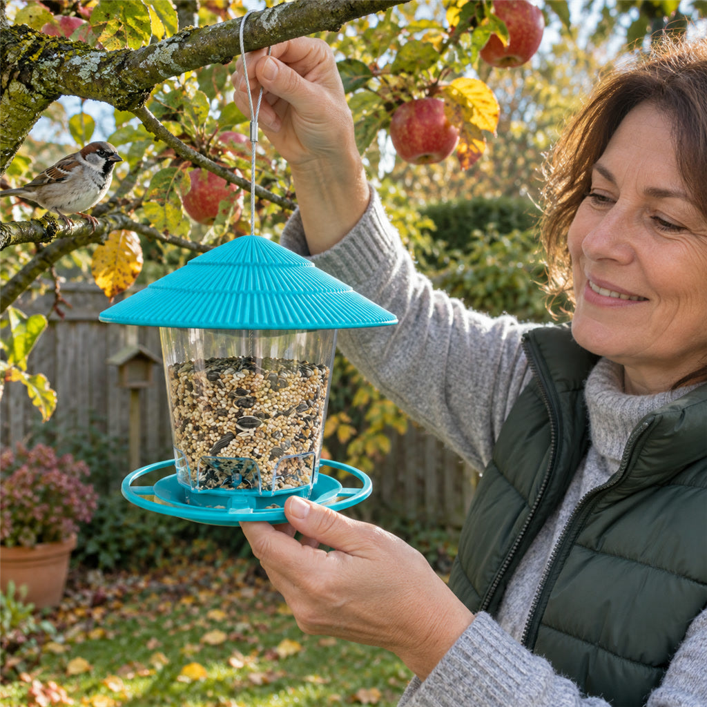 Vogelfutterspender zum Aufhängen mit sechseckiger Futterterrasse und Dach für Garten und Balkon – ca. 1,2 kg Fassungsvermögen, Nachlauf, 3 Farben