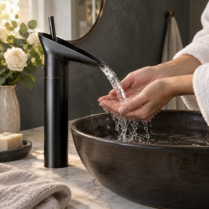 Antike Waschtischarmatur aus Messing mit Wasserfall-Auslauf für das Badezimmer-Waschbecken – Einhebelmischer, Einlochmontage, Schwarz oder Gold