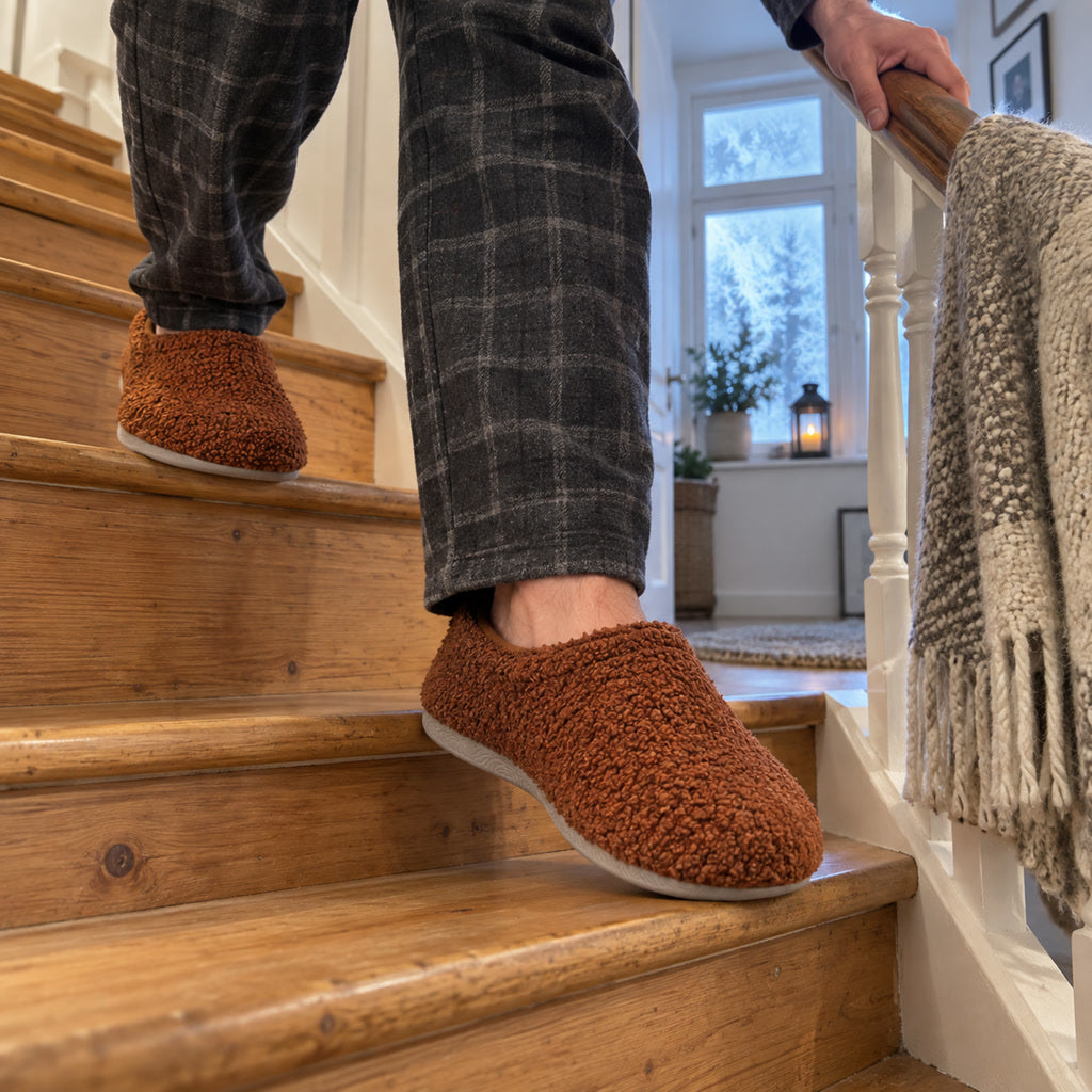 Geschlossene Hausschuhe mit Sherpa-Fleece für kalte Tage zu Hause – Memory-Schaum, leise Gummisohle, maschinenwaschbar, Größe 5 bis 12, 6 Farben
