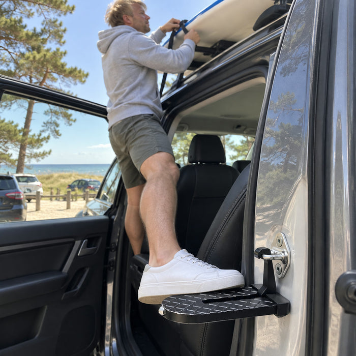 Klappbare Trittstufe für den Türbügel am Auto zum Beladen von Dachträgern mit Fahrrad und Surfbrett – Aluminium, bis 200 kg, rutschfest