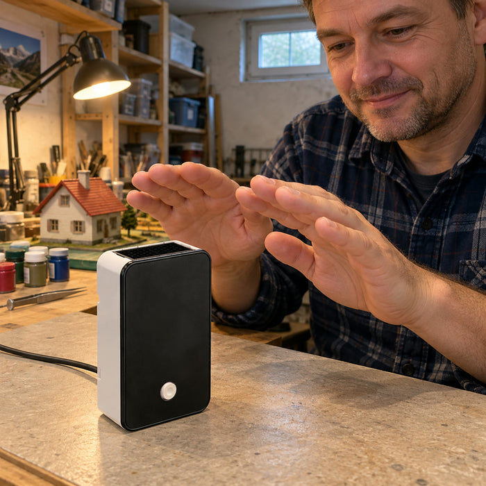 Tragbarer Mini-Elektroheizer für Schreibtisch, Büro und Homeoffice als Zusatzheizung – 12,1 × 7,4 × 3,5 cm, abnehmbares Netzkabel, in Schwarz und Rosa