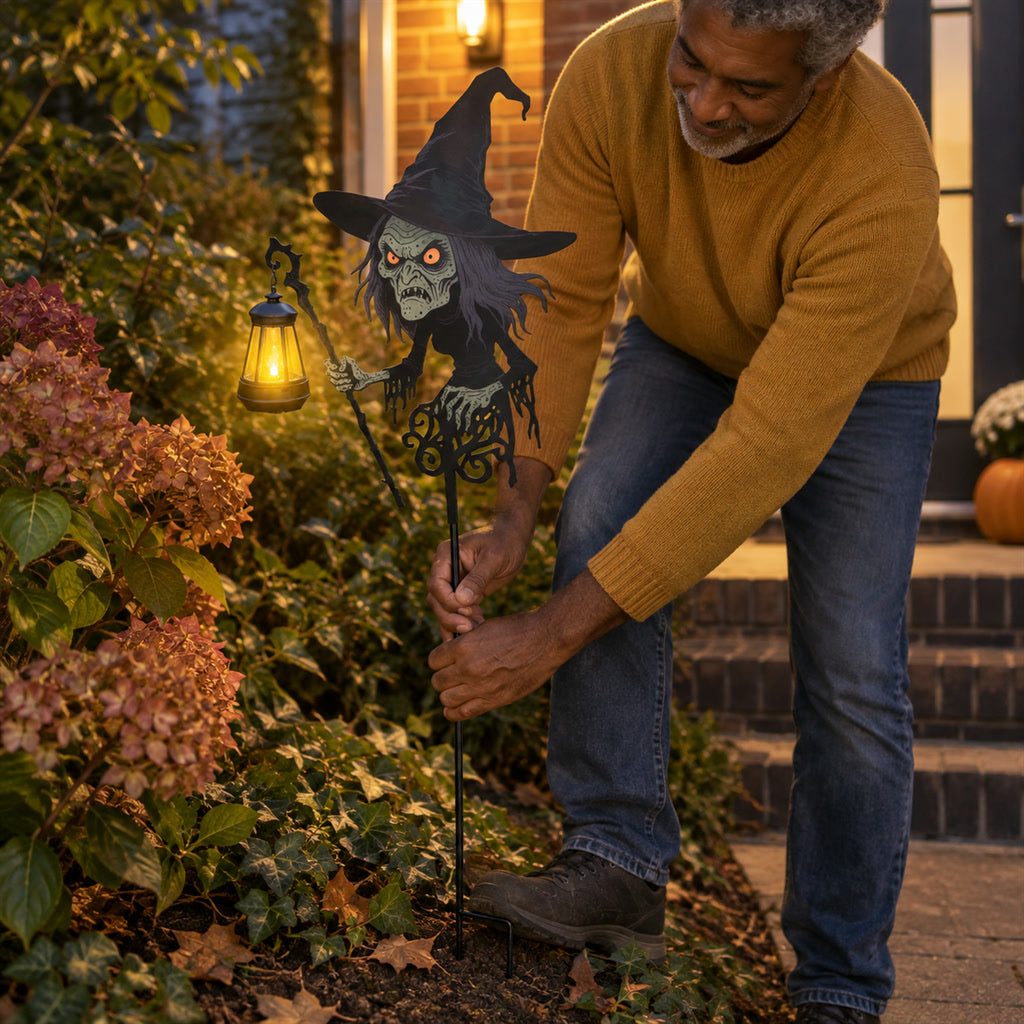 Hexen-Gartenstecker aus Schmiedeeisen mit LED-Laterne als Gartendeko für Halloween – 80 cm, rostbeständig, wetterfest, für Garten und Hof