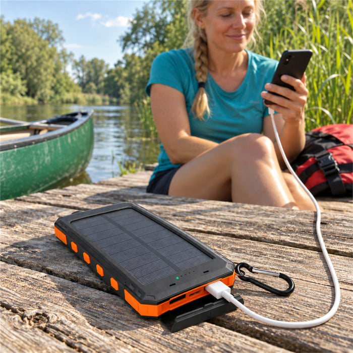 Solar-Powerbank mit 2 USB-Ausgängen und LED-Taschenlampe für Outdoor und Reisen – IP44, Ladeanzeige, ca. 13,7 × 7,5 × 2 cm, 4 Farben