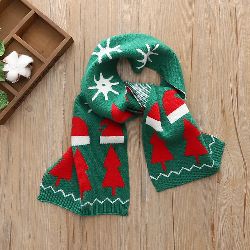 Weihnachts-Strickschal für Kinder für Winter und Festtage – gestrickt, weihnachtliches Motiv, in Grün und Rot