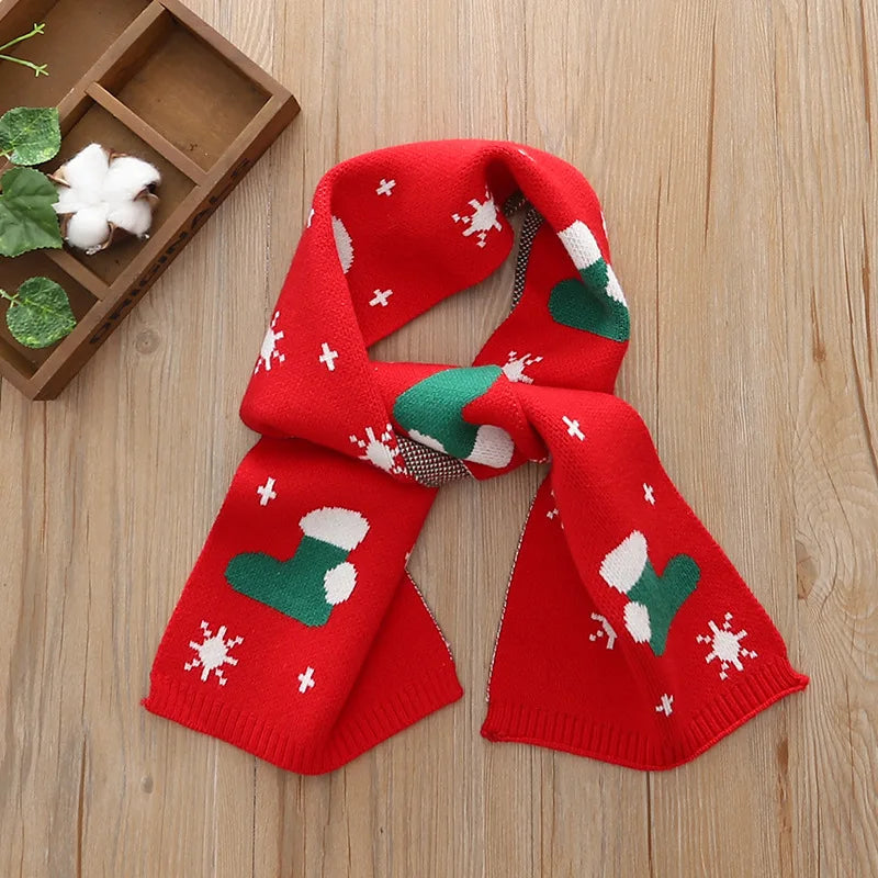 Weihnachts-Strickschal für Kinder für Winter und Festtage – gestrickt, weihnachtliches Motiv, in Grün und Rot