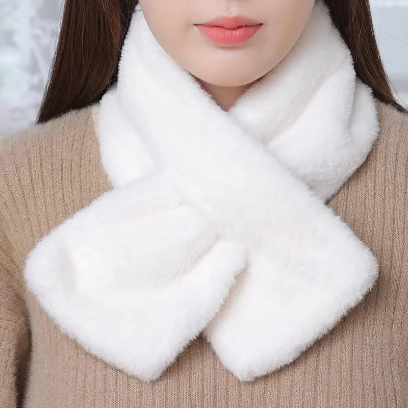 Flauschiger Kunstfell-Schal mit Durchzieh-Kragen für Damen als Winteraccessoire – Kragenform, verrutschsicher, in 6 Farben